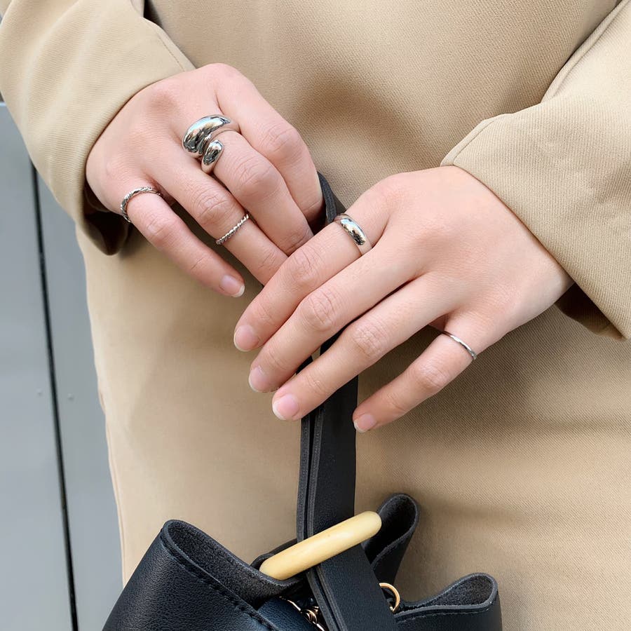 指輪のおしゃれな重ね付けのコツ 両手 片手 リング3本など組み合わせ別コーデ集 ファッション通販shoplist ショップリスト